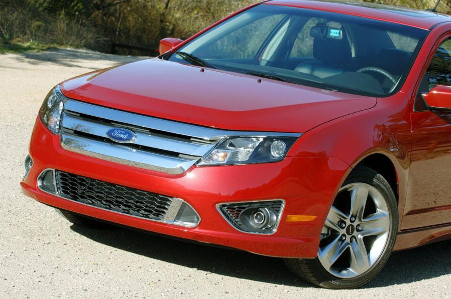  Ford Fusion Sport 2010 года  (фото 25 из 37)